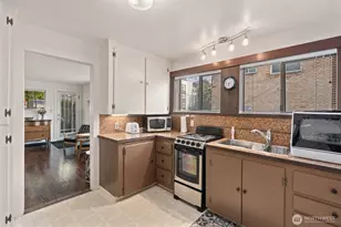 561 Lee St, Seattle, WA 98109 - Photo 32