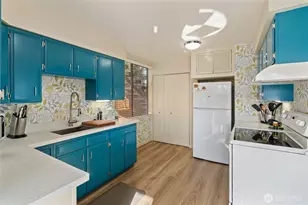 561 Lee St, Seattle, WA 98109 - Photo 14