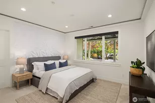 9234 NE 25th St, Clyde Hill, WA 98004 - Photo 32