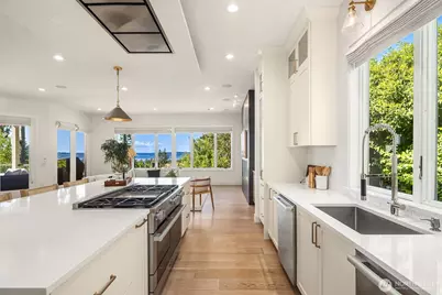 9234 NE 25th Street, Clyde Hill, WA 98004 - Photo 20