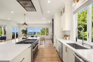 9234 NE 25th St, Clyde Hill, WA 98004 - Photo 20