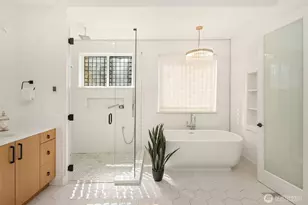 9234 NE 25th St, Clyde Hill, WA 98004 - Photo 10