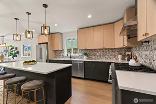 742 N 104th St, Seattle, WA 98133 - Photo 8