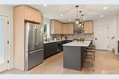 742 N 104th Street, Seattle, WA 98133 - Photo 6