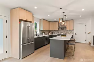 742 N 104th St, Seattle, WA 98133 - Photo 6