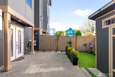 932 N 96th St, Seattle, WA 98103 - Photo 18