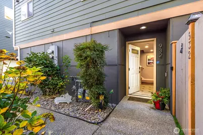 932 N 96th St, Seattle, WA 98103 - Photo 2