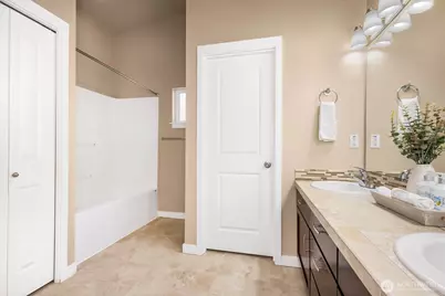 932 N 96th St, Seattle, WA 98103 - Photo 12