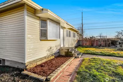 1008 W Bruce Street, Moses Lake, WA 98837 - Photo 4