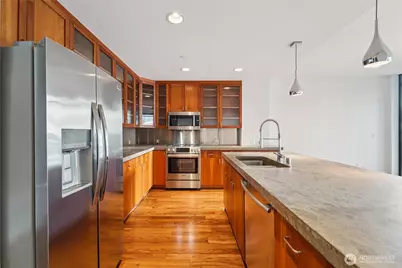 2716 Elliott Avenue #802, Seattle, WA 98121 - Photo 22