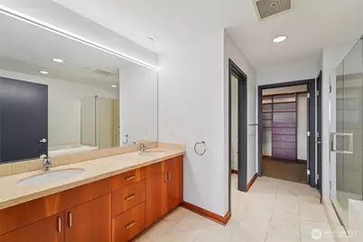 2716 Elliott Avenue #802, Seattle, WA 98121 - Photo 28