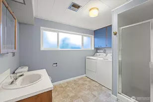 14733 NE 4th Pl, Bellevue, WA 98007 - Photo 36