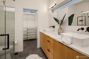 9709 Roosevelt Way NE, Seattle, WA 98115 - Photo 24