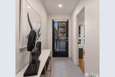 9709 Roosevelt Way NE #A, Seattle, WA 98115 - Photo 4