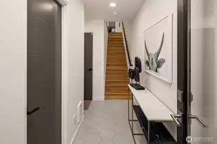 9709 Roosevelt Way NE, Seattle, WA 98115 - Photo 8