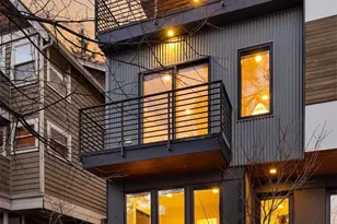 9709 Roosevelt Way NE, Seattle, WA 98115 - Photo 2