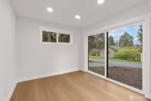 14308 Roslyn Pl N, Seattle, WA 98133 - Photo 4