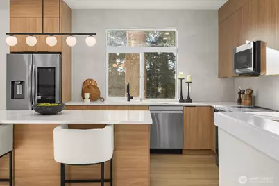 14308 Roslyn Place N, Seattle, WA 98133 - Photo 6