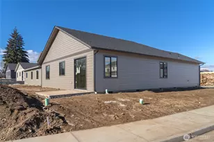 582 S Oasis Loop, East Wenatchee, WA 98802 - Photo 2