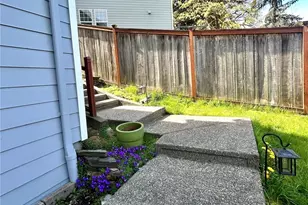 6736 NE 201st Pl, Kenmore, WA 98028 - Photo 4