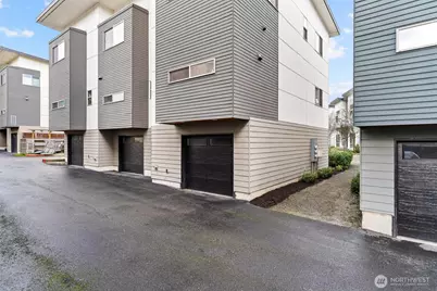 4290 S Greenbelt Station Drive, Seattle, WA 98118 - Photo 2