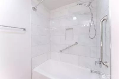 76 Cedar Street #303, Seattle, WA 98121 - Photo 16