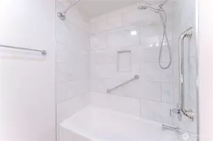 76 Cedar St, Seattle, WA 98121 - Photo 16