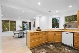 17431 NE 28th St, Redmond, WA 98052 - Photo 18