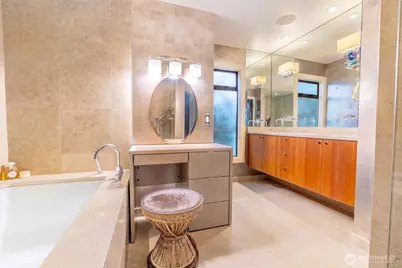 1640 Magnolia Boulevard W, Seattle, WA 98199 - Photo 20