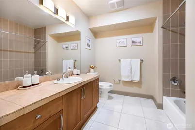 1840 25th Avenue NE #303, Issaquah, WA 98029 - Photo 14