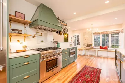 106 NE 46th Street, Seattle, WA 98105 - Photo 8