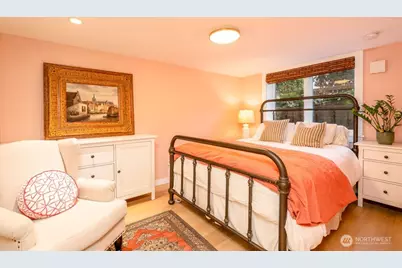 106 NE 46th Street, Seattle, WA 98105 - Photo 20