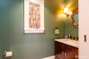 106 NE 46th St, Seattle, WA 98105 - Photo 12