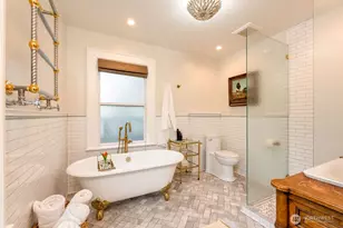 106 NE 46th St, Seattle, WA 98105 - Photo 16