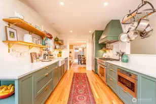 106 NE 46th St, Seattle, WA 98105 - Photo 10