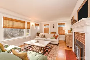 106 NE 46th St, Seattle, WA 98105 - Photo 4