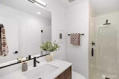 2104 1st Avenue N, Seattle, WA 98109 - Photo 18