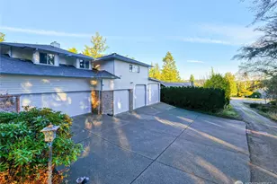 2115 Fairway Ln, Oak Harbor, WA 98277 - Photo 2