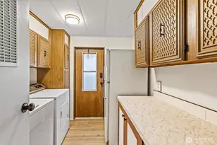 11330 E Riverside Dr, Bothell, WA 98011 - Photo 16