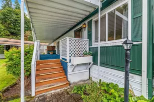 11330 E Riverside Dr, Bothell, WA 98011 - Photo 4