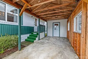 11330 E Riverside Dr, Bothell, WA 98011 - Photo 26