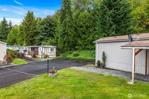 11330 E Riverside Dr, Bothell, WA 98011 - Photo 32