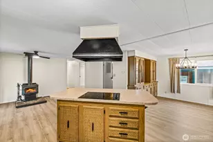 11330 E Riverside Dr, Bothell, WA 98011 - Photo 10