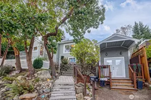 2726 50th Ave SW, Seattle, WA 98116 - Photo 2