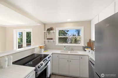 6251 Vassar Avenue NE, Seattle, WA 98115 - Photo 8