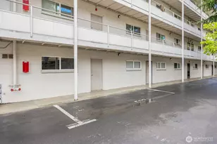 201 2nd St S, Kirkland, WA 98033 - Photo 2