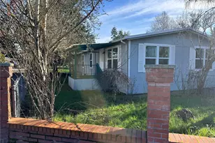 11040 14th Ave SW, Seattle, WA 98146 - Photo 2