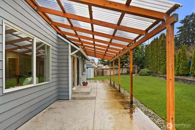 706 Bremerton Place NE, Renton, WA 98059 - Photo 32