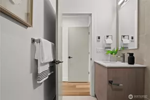 4758 Green Lake Way N, Seattle, WA 98103 - Photo 16