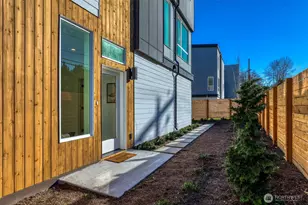 10618 E Riverside Dr, Bothell, WA 98011 - Photo 6